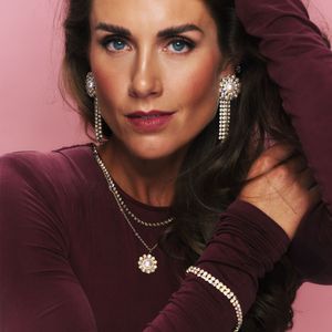 Hovedbilde Kort kjede, Look Back, Tone Damli